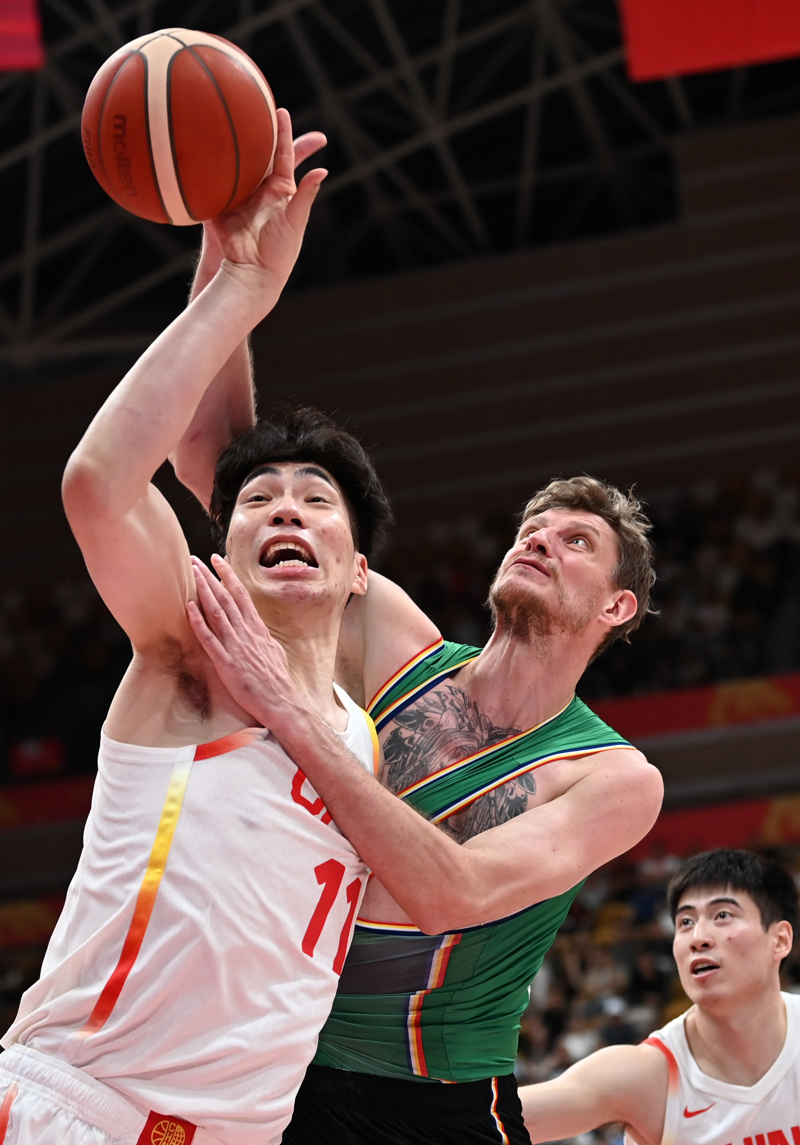 包含克里夫兰骑士训练开放日，国际比赛日篮板制胜引欢呼，西甲在即，年轻球员得到机会的词条