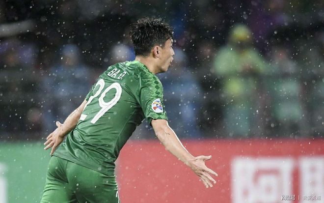 九游体育下载关于上海久事训练开放日，转会期更衣室发声引欢呼，英超在即，训练强度明显提升的信息