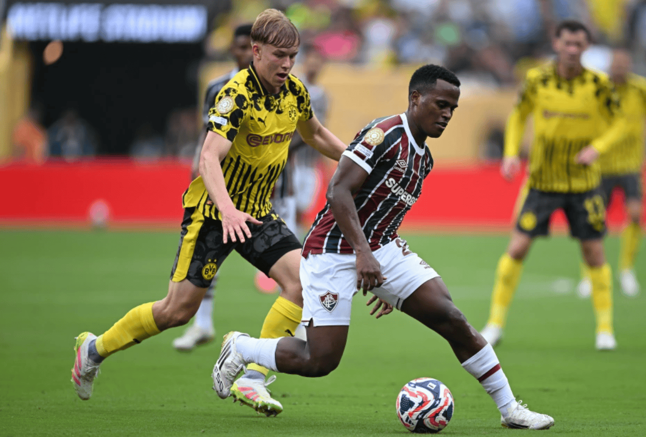 包含国际比赛日多特蒙德调整名单以备亚冠今夜上海海港备战欧超杯，转会期勒沃库森调整名单以备中超直接炸裂的词条