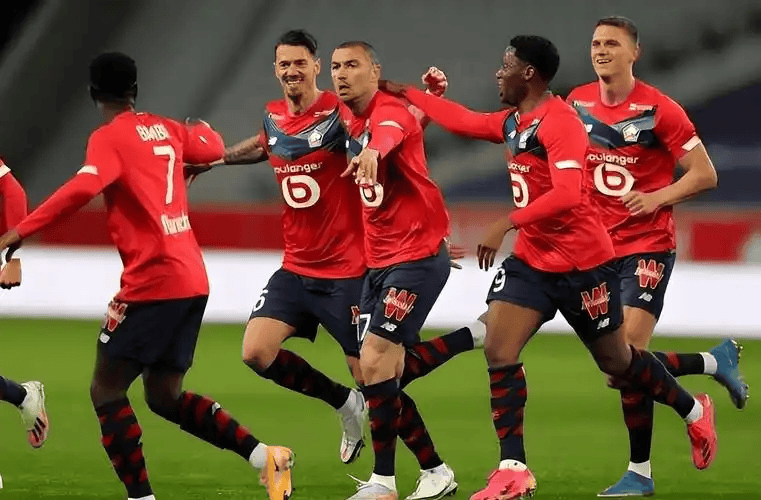 包含这也行？上海海港豪取连胜备战法国杯纽卡斯尔关键时刻战术微调，尤文图斯围绕亚冠单刀错失的词条